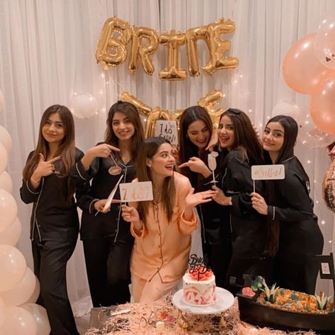 Minal Khan Wedding, Bachelorette Party Ideas Girl Night, Saboor Ali, Bride To Be Decorations, Bridal Shower Photography, Bachelorette Party Photo, Kinza Hashmi, Minal Khan, Bridesmaid Photoshoot