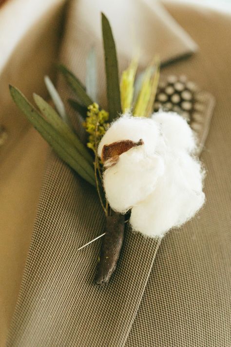 Cotton boutonniere | Romantic Country Wedding Filled With Golden Details & A Mix Of Pink Hues | Photograph by Al Gawlik Photography http://storyboardwedding.com/romantic-country-wedding-gold-details-pink-hues/ Wedding Bouquet With Cotton, Rope Boutonniere, Twine Boutonniere, Cotton Boutonniere, Cotton Wedding Decor, Wheat Boutonniere, Wedding Boutineers, Boutonniere Wedding Dried Flowers, Romantic Country Wedding