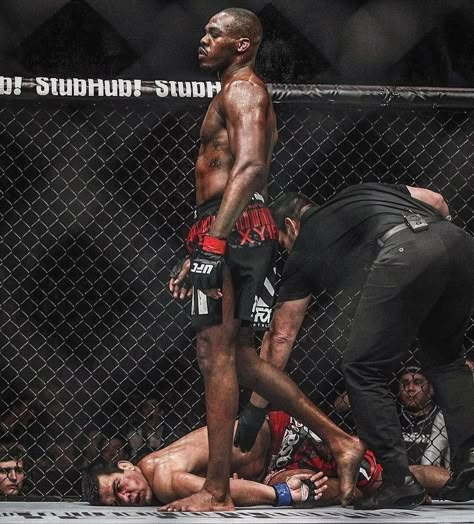 Jones Ufc, Jon Jones Ufc, Lyoto Machida, Jon Bones Jones, Jon Bones, Boxer Aesthetic, Ufc Poster, Boxing Images, Ufc Boxing