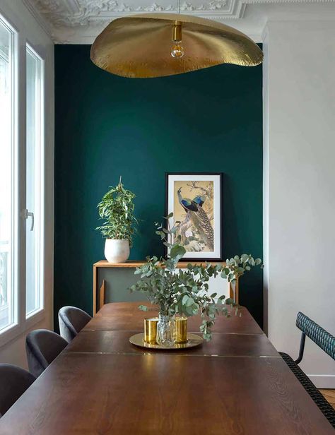 21 Common and Hideous Interior Design Mistakes - Laurel Home Green Accent Walls, Dark Green Walls, Green Dining Room, Interior Design Minimalist, Headboard Wall, Green Walls, Decor Minimalist, Dining Room Design, Design Case