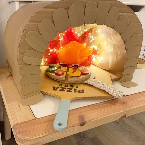 4,206 Likes, 125 Comments - Recycle And Play (@recycleandplay) on Instagram: “Pizza anyone? 🍕 This idea is on fire @littlehappylearners 🔥🤩. Find all the details on her page ❤️.…” Cardboard Pizza Oven, Surprise Pizza, Play Food Diy, Wooden Food, Rustic Crafts, Crafts With Pictures, Play Food, Good Pizza, Pizza Oven