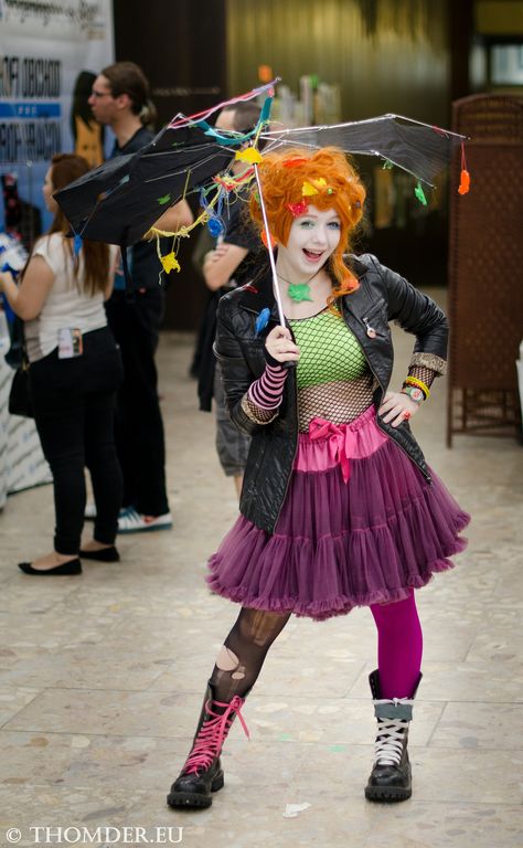 Delirium (Sandman) cosplay by Quee Delirium Cosplay, Delirium Sandman, Halloween Ideias, Sandman Comic, Halloween Fiesta, Halloween Costume Design, Poison Ivy Costumes, Nerd Fashion, Cos Play