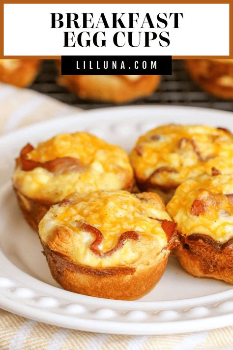 Deliciously cheesy Breakfast Egg Cups have a crispy crescent roll bottom layered with eggs, bacon and cheese on top! #eggcups #breakfast #breakfasteggs #baconeggcups #eggs Crescent Roll Egg Cups, Eggcups Breakfast, Bacon Egg Muffin Cups, Breakfast Egg Cups, Bacon Egg Cups, Postpartum Meal Prep, Baked Egg Cups, Egg Muffins Healthy, Unique Diy Crafts