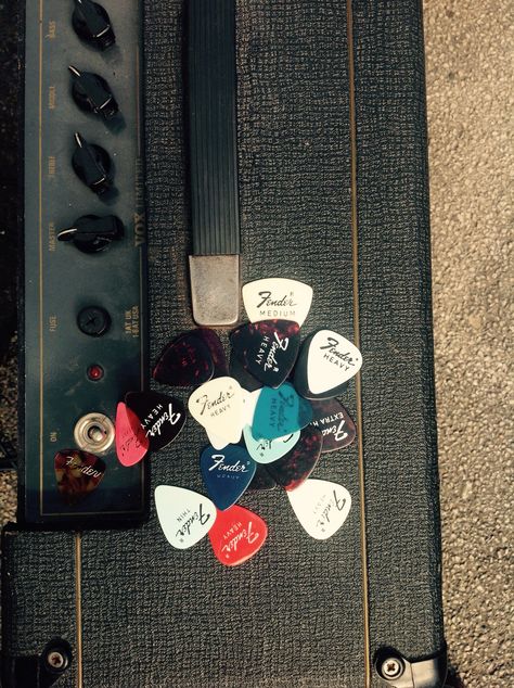 Fender Guitars Aesthetic, Fender Aesthetic, Pale Blue Eyes, Chelsea Hotel, Julian Casablancas, Guitar Pics, Lou Reed, Marauders Era, Jim Morrison