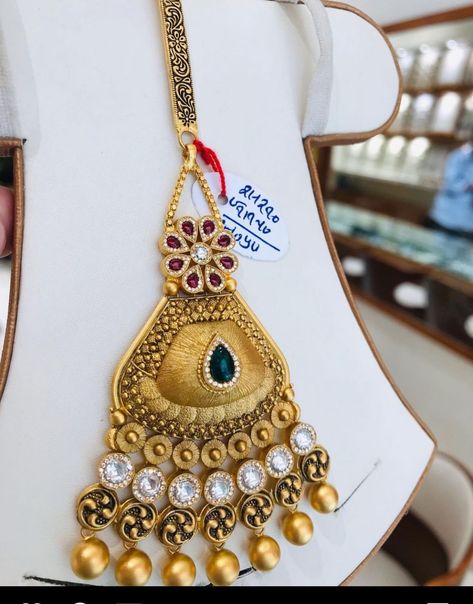 Antique Necklaces Design, New Gold Jewellery Designs, Antique Gold Jewelry Indian, Bridal Jewelry Vintage, Fancy Jewelry Necklace, Modern Gold Jewelry, Gold Mangalsutra Designs, Jewelry Set Design, Antique Bridal Jewelry