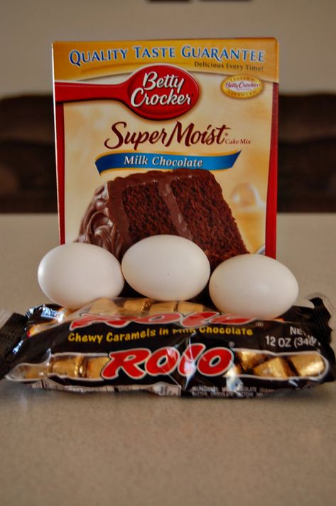 Rolo Cake, Rolo Cookies, Chocolate Cake Mix Cookies, Boxed Cake Mixes Recipes, Cake Mix Cookie, Cake Mix Desserts, Cake Mix Cookie Recipes, Cake Mixes, Fudge Cake