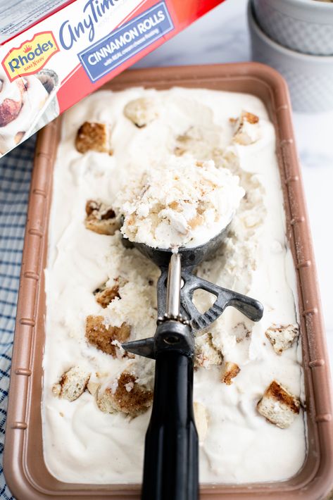 Warm weather is upon us and that means we want all the ice cream! This no-churn Cinnamon Roll Ice Cream features Rhodes Anytime cinnamon roll and couldn't be easier to make. The best way to end all those blazing summer days. Cinnamon Rolls Ice Cream, Cinnamon Roll Ice Cream, Rhodes Cinnamon Rolls, Cinnamon Scrolls, Diy Cinnamon, Unique Dishes, Unique Food, Cinnamon Buns, Small Bites