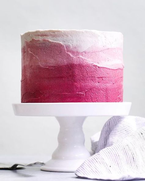 Chocolate Cake With Hibiscus Cream Cheese Frosting via @feedfeed on https://thefeedfeed.com/valentines-day/snixykitchen/chocolate-cake-with-hibiscus-cream-cheese-frosting Chocolate Extract, Gluten Free Chocolate Cake, Slow Cooker Desserts, Pink Frosting, Ombre Cake, Naked Cakes, Dark Chocolate Cakes, Gateaux Cake, Gluten Free Chocolate