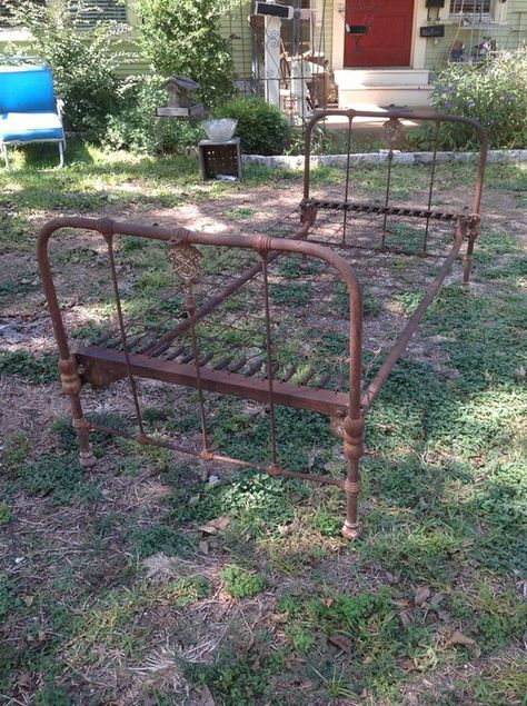 Bed Rotting Core, Vintage Metal Bed Frame Antique, Metal And Wood Bed Frame Antique, Metal Bed Frame Flower Bed, College House Ideas, Vintage Metal Double Bed Frame, Messy Bedroom, Old Bed Frames, Bed Picture