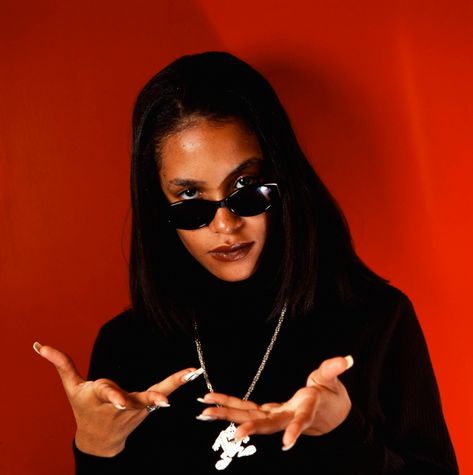 Aaliyah Wallpaper, Rip Aaliyah, Aaliyah Pictures, Aaliyah Style, Aaliyah Haughton, Special Girl, Female Singers, Aaliyah, Round Sunglass Women