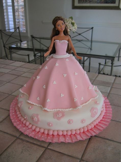 Pink barbie cake - My first fondant cake. Had a lot of fun! Pink Barbie Cake, Barbie Dress Cake, Barbie Doll Birthday Cake, Barbie Doll Cake, Bolo Rapunzel, Doll Birthday Cake, Barbie Birthday Cake, Barbie Doll Cakes, Cupcakes Decorados