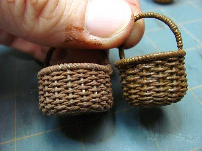 Dollhouse Miniature Furniture - Tutorials | 1 inch minis: Weaving a Basket with Crochet Thread Tutorial - How to weave a basket using painte... Small Baskets, Weaving Diy, Basket Tutorial, Dollhouse Tutorials, Dollhouse Miniature Tutorials, Basket Uses, Miniature Dollhouse Furniture, Dollhouse Miniatures Diy, Diy Weaving