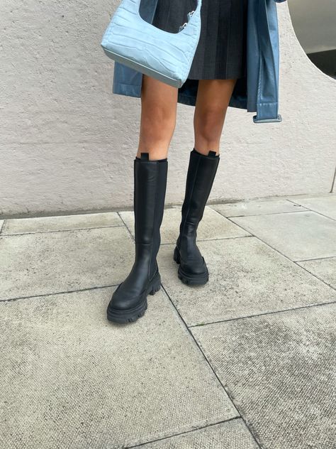 Ganni Chelsea Boots Outfit, Tall Chelsea Boots Outfit, Ganni Boots Outfit, Ganni Boots, Chelsea Boot Outfits Women, Tall Boots Outfit, Chelsea Boots Outfit, Chelsea Boot Women, Wellington Boots