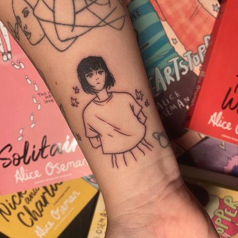 Heartstopper Tattoo, Alice Book, Hand Reference, Dream Tattoos, Art Drawings Sketches Simple, Get A Tattoo, Tiny Tattoos, Beautiful Tattoos, Future Tattoos