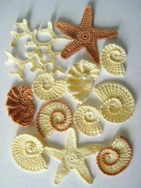 Inspiring, i really want to figure out the coral..looks easy enough Ttpd Crochet, Freestyle Crochet, Sea Motifs, Appliques Au Crochet, Crochet Embellishments, Yarn Balls, Micro Crochet, Craft Market, Confection Au Crochet