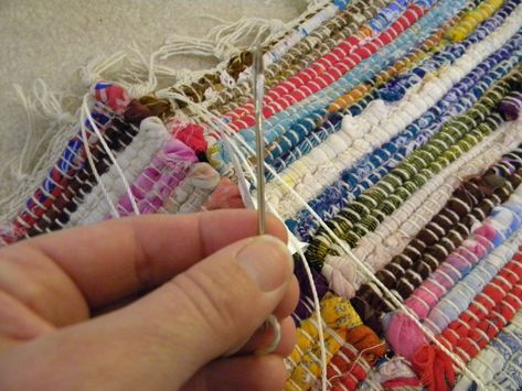 Rug Weaving Loom, Diy Rag Rug, Diy Loom, Rag Rug Diy, Rag Rug Tutorial, Braided Rag Rugs, Diy Rugs, Rug Diy, Rug Loom