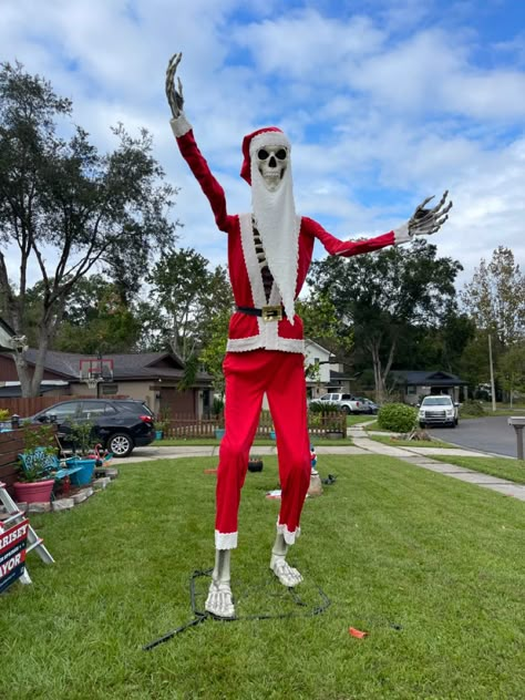 Plastic Skeleton Dressed Up, Giant Skeleton Yard Ideas, 12 Ft Skeleton Clothes, 12 Ft Skeleton Christmas Ideas, Dressed Up Skeleton, 12 Foot Skeleton Costumes Diy, 12 Foot Skeleton Ideas Christmas, Giant Skeleton Decoration, 12 Ft Skeleton Christmas