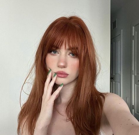 Ginger Aesthetic Hair, Frill Haircut, Copper Hair Dark Roots Balayage, Copper Brown Hair With Bangs, Ginger Hair Aesthetic Girl, Hair Color Ideas For Red Heads, Straight Ginger Hair, Rust Orange Hair, Ginger Hair Women