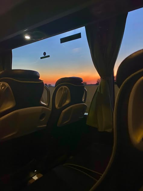 Aesthetic bus🌞, good vibes Friends On Bus Aesthetic, Bus Field Trip Aesthetic, School Field Trip Bus Aesthetic, Bus Tour Aesthetic, Aesthetic School Trip Photos, Travelling Bus Aesthetic, Bus Traveling Aesthetic, Traveling By Bus Aesthetic, School Bus Travel Aesthetic