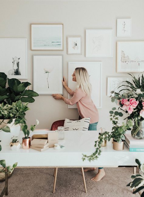 Katie Dean Jewelry's Neutral & Feminine Office - Inspired By This Feminine Office Space, Studio In Casa, Girl Boss Office, Minecraft Decoration, Basement Office, Feminine Office, Feminine Home Offices, Office Decor Professional, Cool Office Space