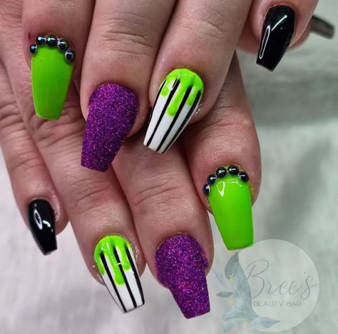 Halloween Nail Designs Beetlejuice, Nettle Juice Nails, Beetlejuice Short Nails, Beatle Juice Nails Acrylic, Beetlegeuse Nails, Beetle Juice Nails Acrylic, Bettle Juice Nail, Beetlejuice Inspired Nails, Bettle Juice Nail Art