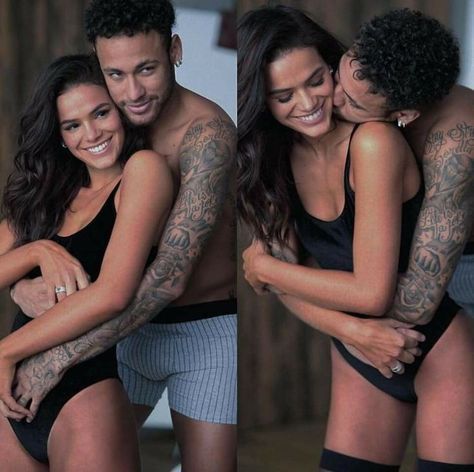 Neymar And Wife, Mbappe Girlfriend, Neymar Jr Wife, Supportive Girlfriend, Neymar Girlfriend, Cute Soccer Couples, Girl Playing Soccer, Neymar Vs, Soccer Couples