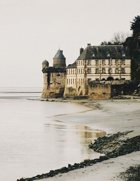 Normandy Mt St Michel, Magic Places, Old Castle, Chateau France, Samar, Pretty Places, France Travel, Oh The Places Youll Go, Dream Destinations