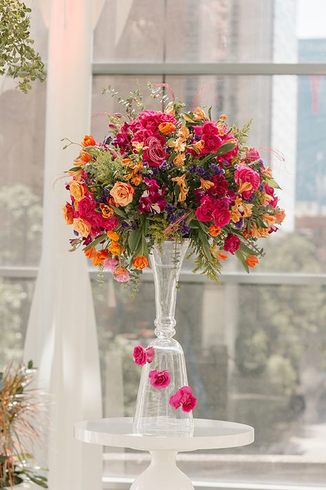 Bright Wedding Centerpieces, Flower Arrangements For Table Wedding, Colorful Wedding Centerpieces, Bright Wedding Colors, Modern Wedding Reception, Large Floral Arrangements, Wedding Floral Centerpieces, Tall Centerpieces, Rooftop Wedding