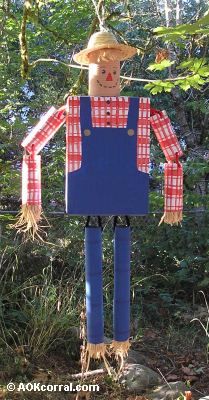 Easy to Make Party Pinata - Made from Recycled Materials Making Scarecrows, Scarecrow Garden, Scarecrow Ideas, Diy Scarecrow, Pumpkin Queen, Garden Crafts Diy, Vintage Witch, Halloween Costumes Makeup, Harvest Festival