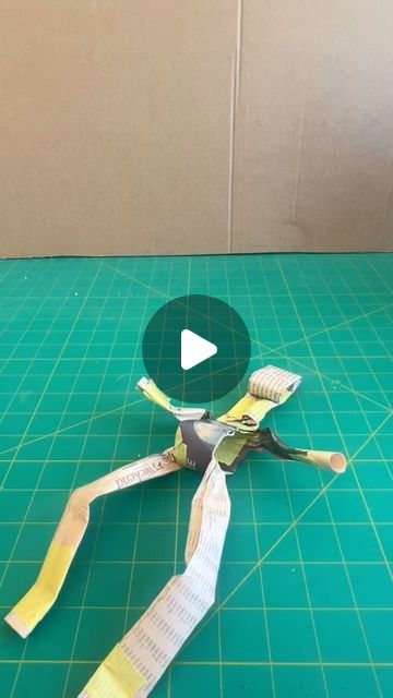 Puppet Making Ideas, How To Make A Puppet, Art Kindergarten, Professional Puppets, Newspaper Craft, Puppets For Kids, Paper Puppets, Puppet Making, Paper Stuff