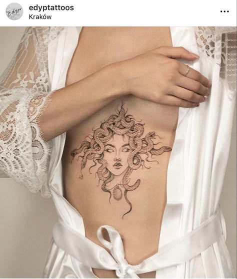 Edyptattoos on instagram #snaketattoo #snake #tattoo #flowerstattoo #floraltattoo #tattooedgirl #finelineflowers #medusa Tattoo Underbust, Font Tato, Tato Minimal, Medusa Tattoo Design, Medusa Tattoo, Sternum Tattoo, Cute Tattoos For Women, Discreet Tattoos, Subtle Tattoos