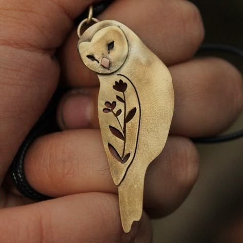 This pendant represents an owl in folk art style. The floral decoration is made of openwork. Completely made of brass and copper, it comes with an adjustable slipknot strap. Barn Owl Necklace, Bee Artwork, Wood Carving For Beginners, Copper Jewellery, Bird Of Prey, Owl Gifts, Brass And Copper, Bird Gifts, Owl Decor