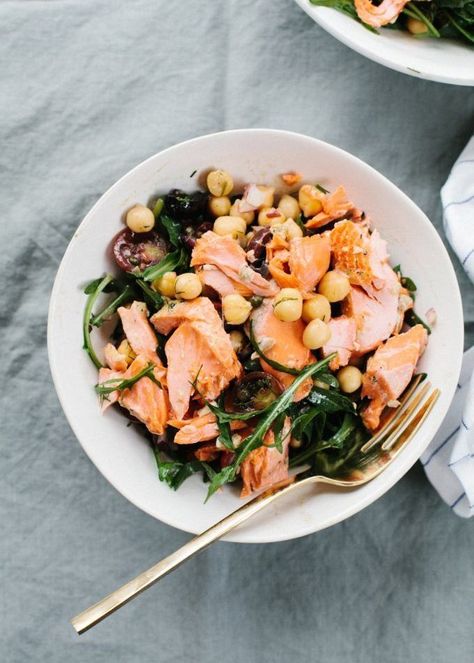 Recipe: a delicious and satisfying salad with tender salmon, a hint of citrus and peppery arugula. Healthy Halibut, Satisfying Salads, Seafood Salad, Salmon Salad, Chickpea Salad, Homemade Food, Chickpeas, Salmon Recipes, Summer Salads