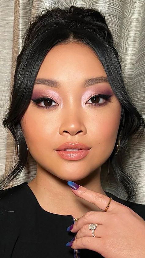 How to Use Color Theory to Upgrade Your Eye Makeup, According to Makeup Artists Eye Makeup Olive Skin, Cool Tone Eyeshadow Looks, Cool Toned Eyeshadow Looks, Olive Skin Makeup, Peachy Eyeshadow, Warm Makeup, Eyeshadow Styles, 2023 Makeup, Bold Eyeshadow