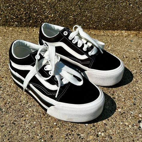 Vans Off The Wall - Women's Size 6 Black And White "Old Skool" Platform Sneakers - Brand New Worn Once - Excellent Condition Classic Skater Aesthetic Seamlessly Combines With Chunky Styling With The Vans Old Skool Stackform Sneakers. - Sturdy Suede And Canvas Uppers Ensure Durability - Legendary High-Top With Iconic Side Stripe - Lace-Up Closure - Rounded Toe Silhouette. - Textile Linings. - Non-Removable Insoles. - Branded Patch On Heels. - Signature Rubber Waffle Outsole For Reliable Traction Old Skool Stackform, Vans Platform, Vans Aesthetic, Black Platform Sneakers, Old Skool Platform, Platform Vans, Skater Shoes, Skater Aesthetic, Vans Black And White