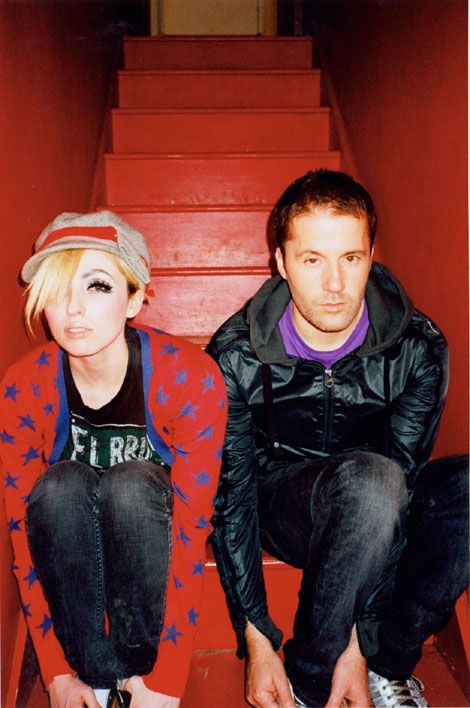 The Ting Tings won the award for Best UK Video for their song Shut Up And Let Me Go at the VMA's 2008. The Ting Tings Band, The Ting Tings, Singer Photo, The Odd Couple, Uk Video, Music Rules, Band Photoshoot, Vampire Weekend, Band Photography