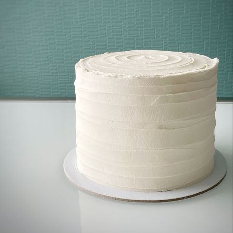 Minimalist White Cake, Plain Birthday Cake, White Iced Cake, Plain Wedding Cakes, 1 Tier Wedding Cakes, Round Birthday Cakes, Cake Design For Men, Simple Gender Reveal, Ugly Cakes