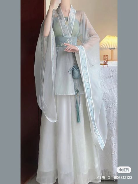 Chinese Fancy Dress, Japanese Traditional Clothing, Dainty Dress, Ancient Dress, Neat Casual Outfits, Chinese Style Dress, Ancient Chinese Dress, Queen Outfit, Old Fashion Dresses