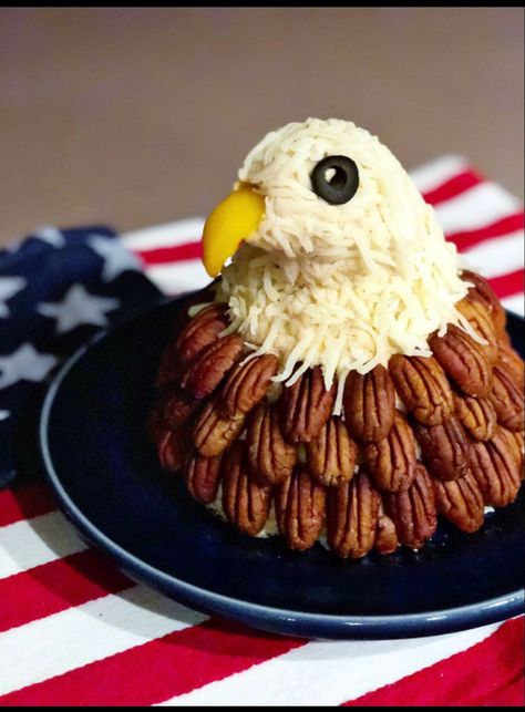 Eagle Cheese Ball, 4th July Food, Patriotic Food, Patriotic Desserts, 4th Of July Desserts, Fourth Of July Food, Cheese Ball Recipes, 4th Of July Celebration, Party Food Appetizers