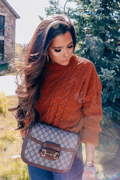 Hairstyle inspiration for fall days for girls with long hair. Emily Gemma, The Sweetest Thing Blog Girls With Long Hair, The Sweetest Thing Blog, Easy Updos For Long Hair, Emily Gemma, Outfit Ideas Fashion, Easy Hairdos, Fashion Everyday, Long Hairstyle, Us Fashion