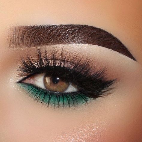 Teal Quinceanera Theme, Emerald Eye Makeup, Green Eyeshadow Look, Quinceanera Makeup, Eye Makeup Images, Beautiful Eyeshadow, Prom Eye Makeup, Makeup News, Eye Makeup Pictures