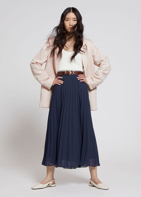 A-Line Midi Plissé Skirt - Dark Blue - Midi skirts - & Other Stories US Navy Blue Midi Skirt Outfit, Blue Midi Skirt Outfit, Navy Silk Skirt, Navy Blue Midi Skirt, Black Linen Trousers, Parisian Look, Blue Midi Skirt, Navy Skirt, Paris Outfits