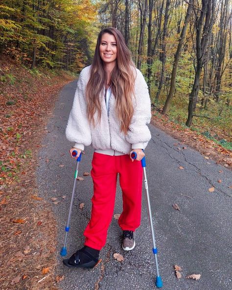 Loving her castshoe and crutches. Forearm Crutches, Crutches, Outfits Aesthetic, Love Her, It Cast, Tools, Quick Saves