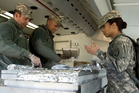 CAMP SMITH TRAINING SITE, Cortlandt Manor, N.Y. - For 200 New York Army National Guard Soldiers of the 369th Sustainment Brigade their meal of roast pork, black-eyed peas, salad, mashed potatoes and Peas Salad, Military Food, Pork Roast Recipes, Cooking Competition, State Foods, Roast Pork, Army National Guard, United States Military, Black Eyed