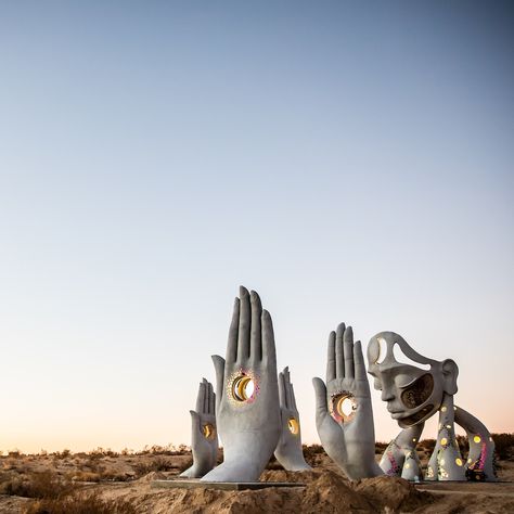 Daniel Popper's Stunning Sculpture in the Mojave Desert Surreal Sculpture, Mojave Moon, Desert Inspo, Outdoor Restaurant Patio, Glass Mirror Tiles, Restaurant Patio, Mosaic Pieces, Mojave Desert, Outdoor Restaurant