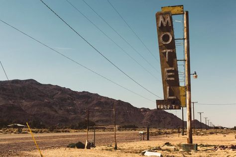 Abandoned Motel, Pacific Coast Highway Road Trip, Utah National Parks Road Trip, Motel Sign, Nashville Vacation, Desert Highway, List Of Cities, Route 66 Road Trip, Road Trip Routes