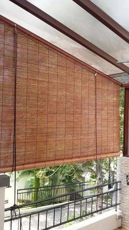 Bamboo Curtains Balcony, Outdoor Balcony Curtain Ideas, Outdoor Bamboo Blinds, Wicker Blinds, Balcony Curtain Ideas, Blinds For Balcony, Pergola Blinds, Outdoor Bamboo Curtains, Balcony Blinds