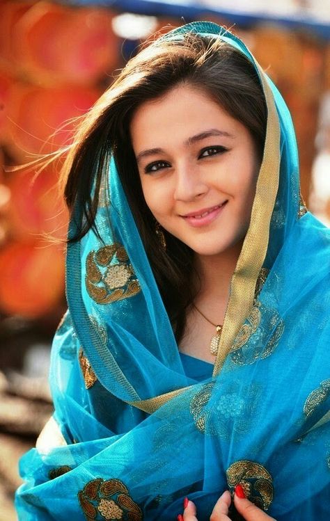 Priyal Gor, Pori Moni, Dilip Kumar, Rashi Khanna, Iranian Beauty, Vijay Actor, Beauty Smile, Most Beautiful Eyes, Couple Photoshoot Poses