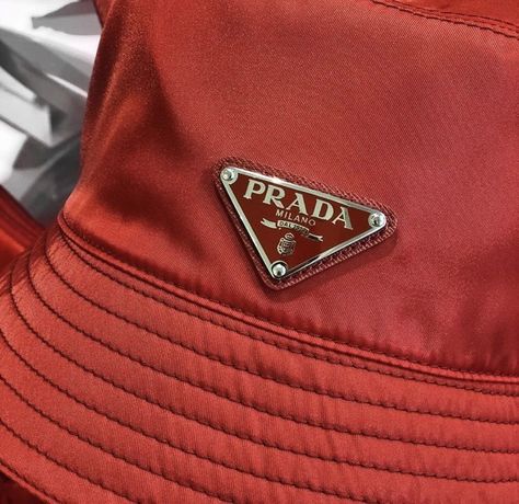 Aesthetic Prada, Prada Aesthetic, Red Bucket Hat, Stile Blair Waldorf, Prada Red, Hat Aesthetic, Clueless Outfits, Devil Wears Prada, Luxury Aesthetic