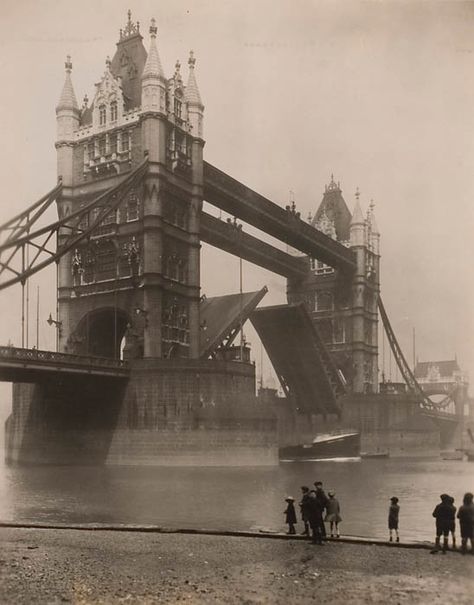 tocamelot: Edward M. NewmanTower Bridge In Operation - London, England, ca. 1920s Dark Victorian Aesthetic, 1800 Aesthetic, London 1800, Steampunk Building, British Aesthetic, Historical London, Aesthetic London, Tower Bridge London, London Aesthetic